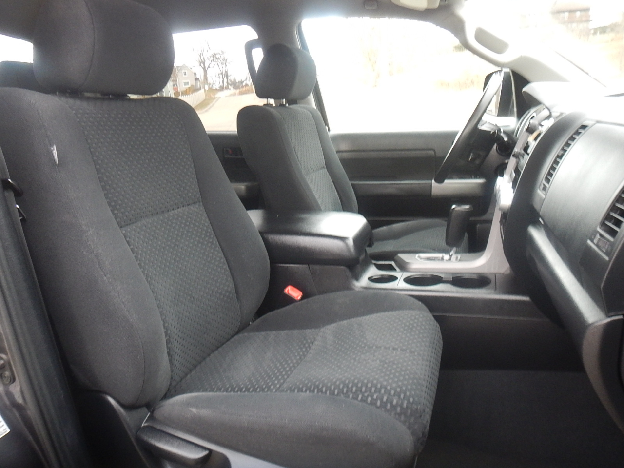 Toyota Tundra Tundra-Grade CrewMax 5.7L 4WD 2011