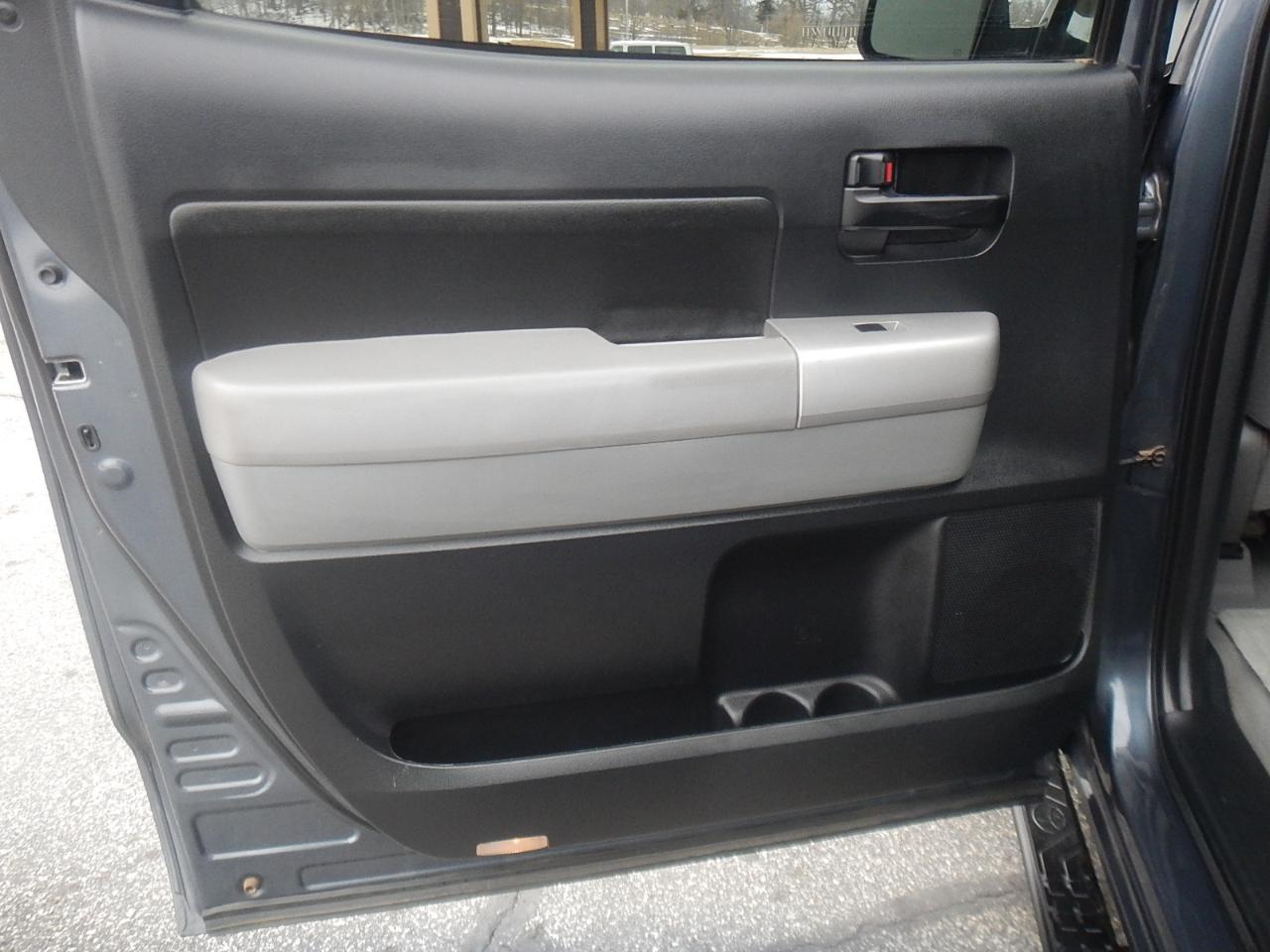 Toyota Tundra SR5 CrewMax 5.7L 4WD 2007