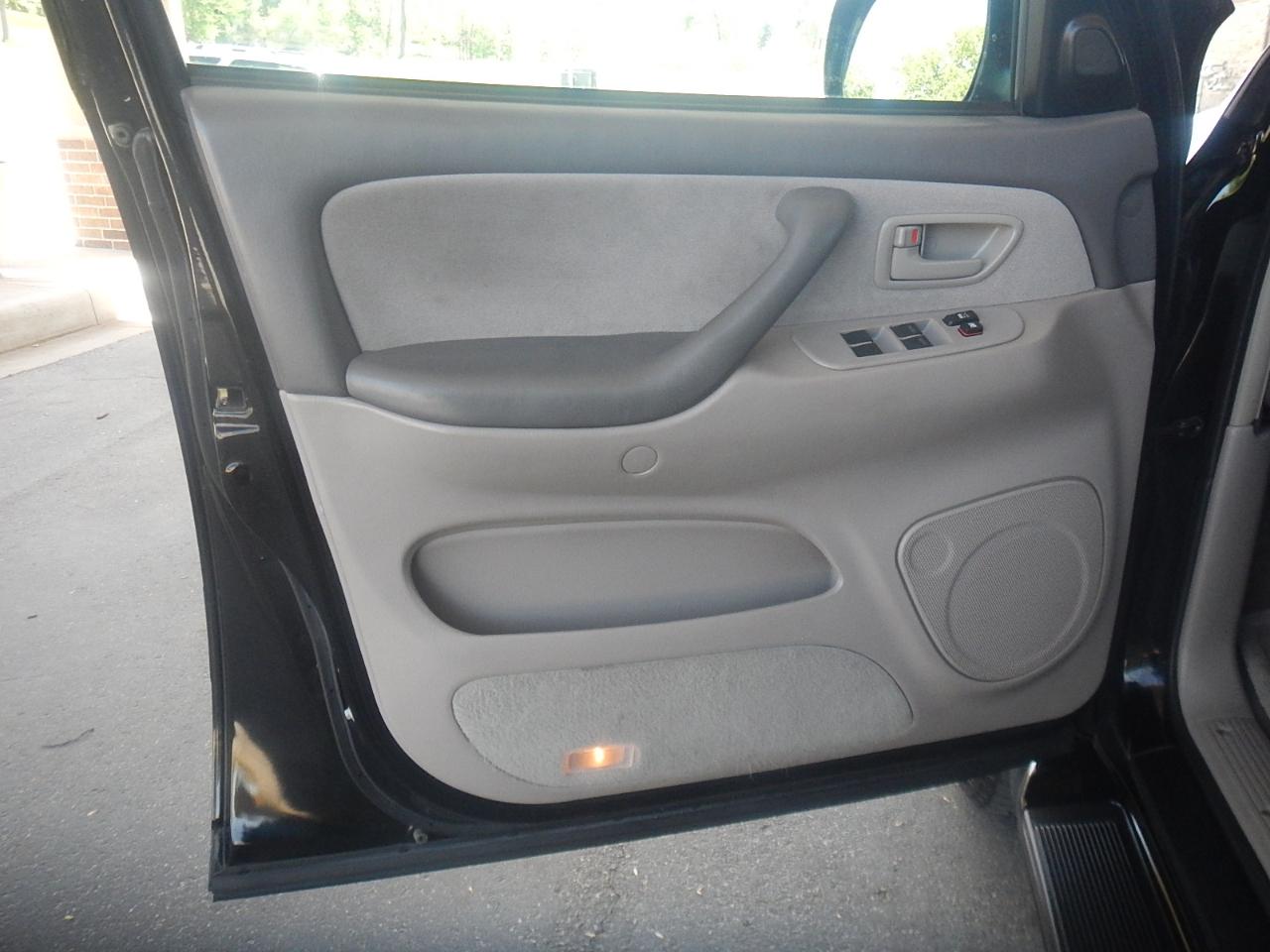 Toyota Sequoia Limited 4D SUV 4X4 2007