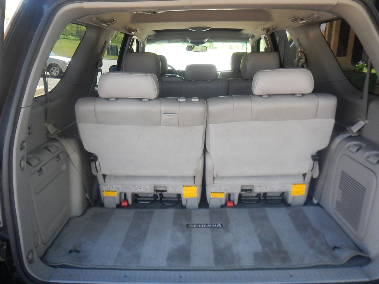 Toyota Sequoia Limited 4D SUV 4X4 2007