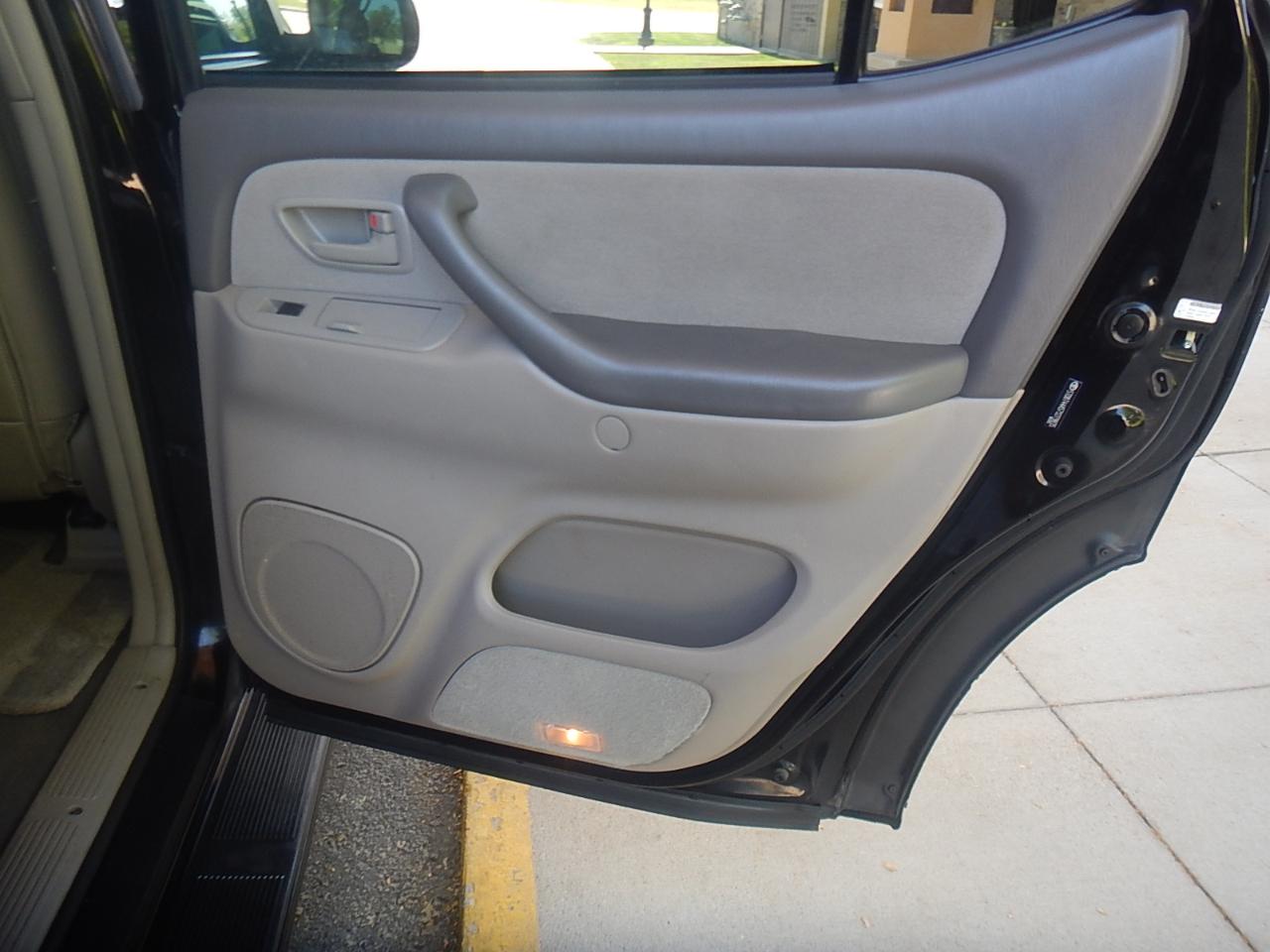 Toyota Sequoia Limited 4D SUV 4X4 2007