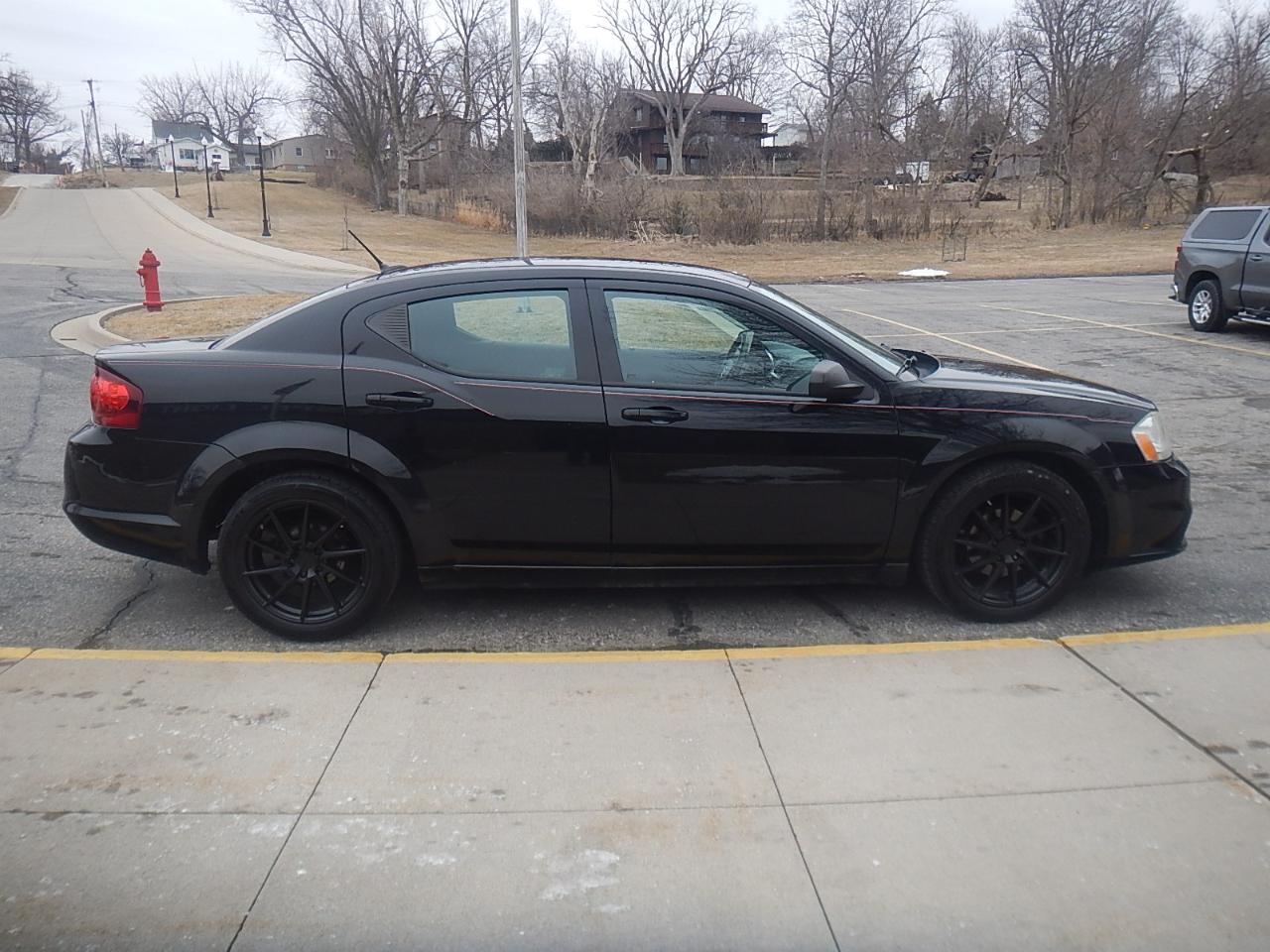 Dodge Avenger 4dr Sdn SE 2012