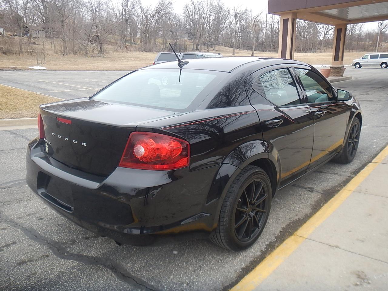 Dodge Avenger 4dr Sdn SE 2012