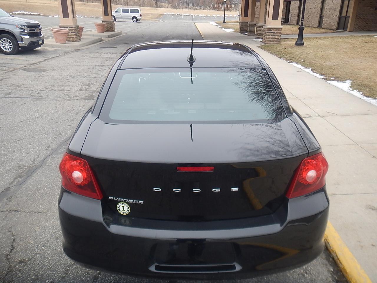 Dodge Avenger 4dr Sdn SE 2012