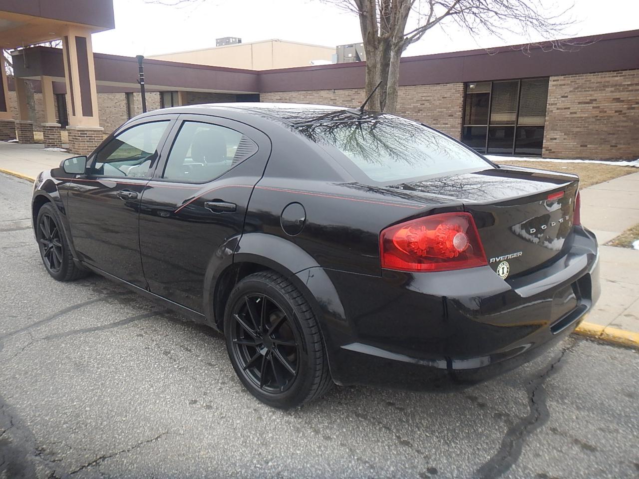 Dodge Avenger 4dr Sdn SE 2012