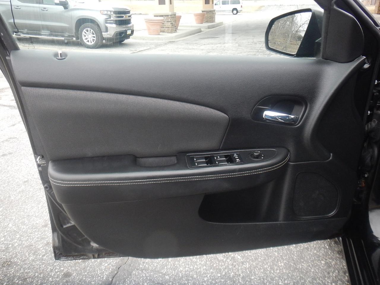 Dodge Avenger 4dr Sdn SE 2012