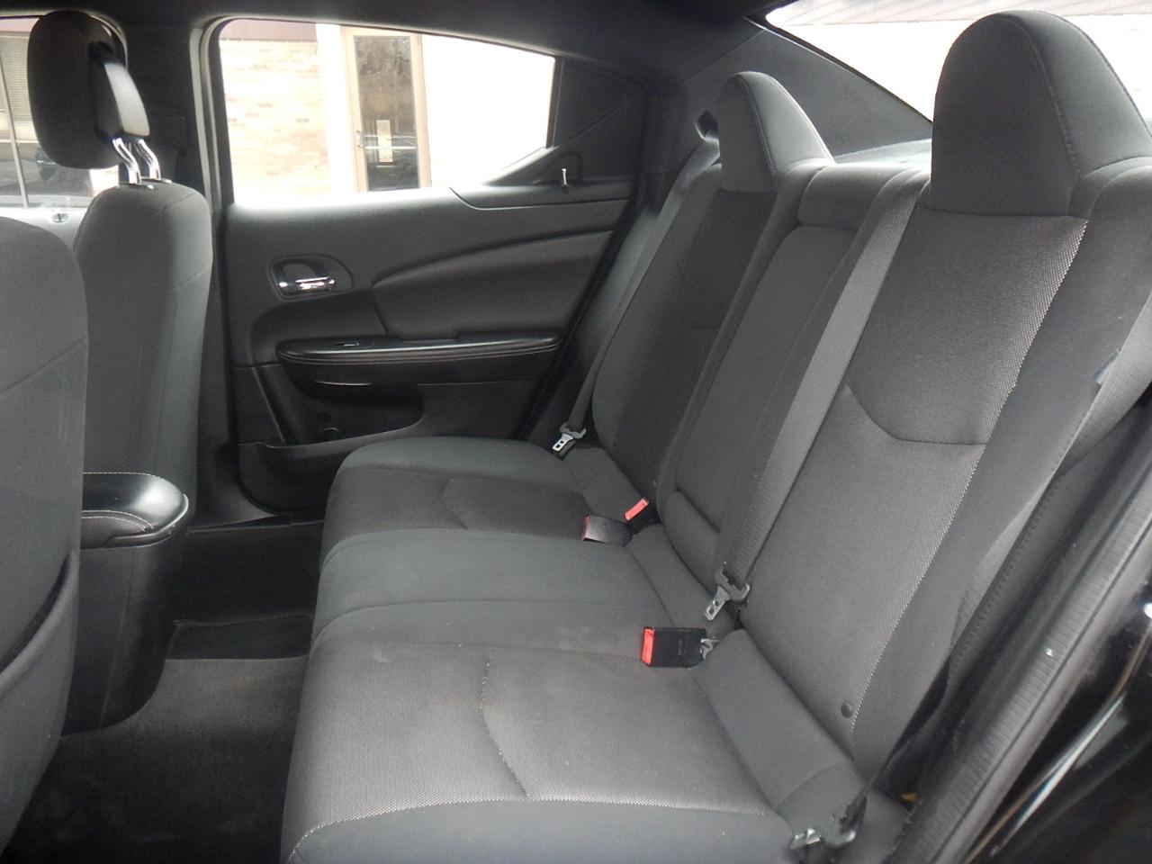 Dodge Avenger 4dr Sdn SE 2012