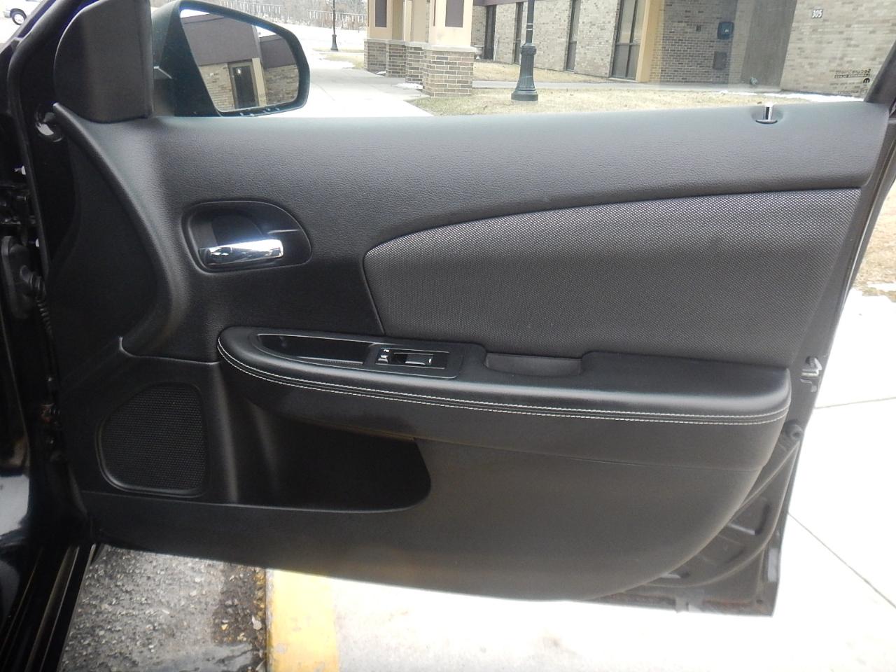 Dodge Avenger 4dr Sdn SE 2012