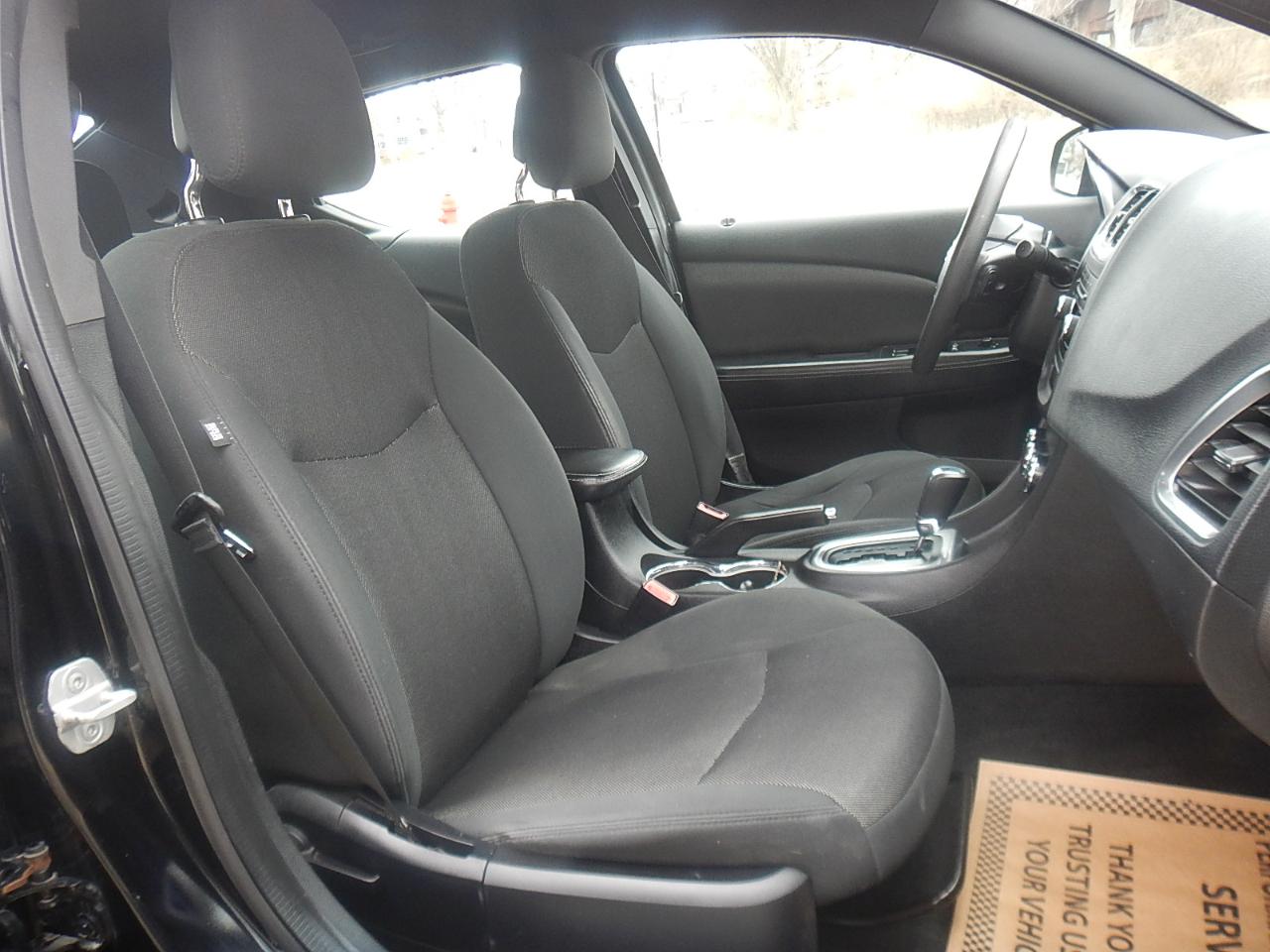 Dodge Avenger 4dr Sdn SE 2012