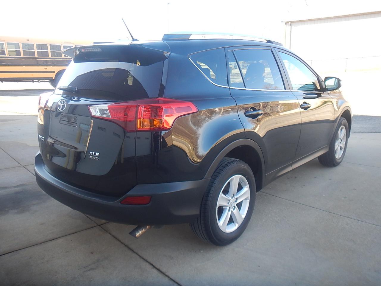 Toyota RAV4 XLE AWD 2013