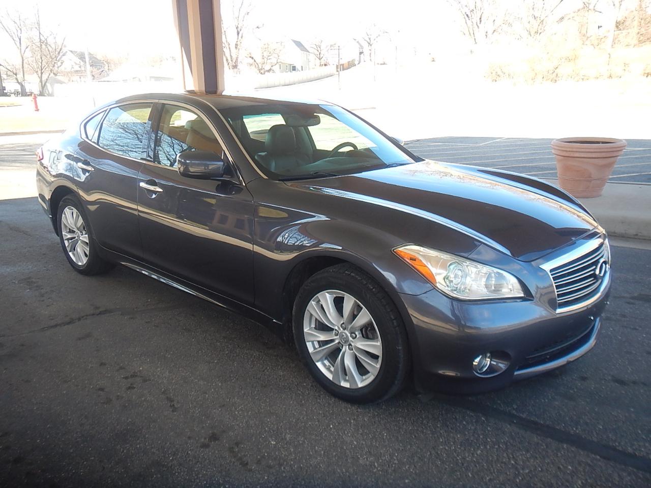 Infiniti M37 4D Sedan AWD 2011