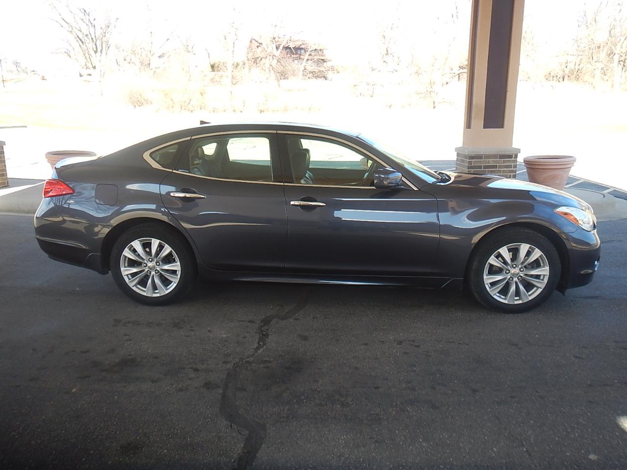 Infiniti M37 4D Sedan AWD 2011