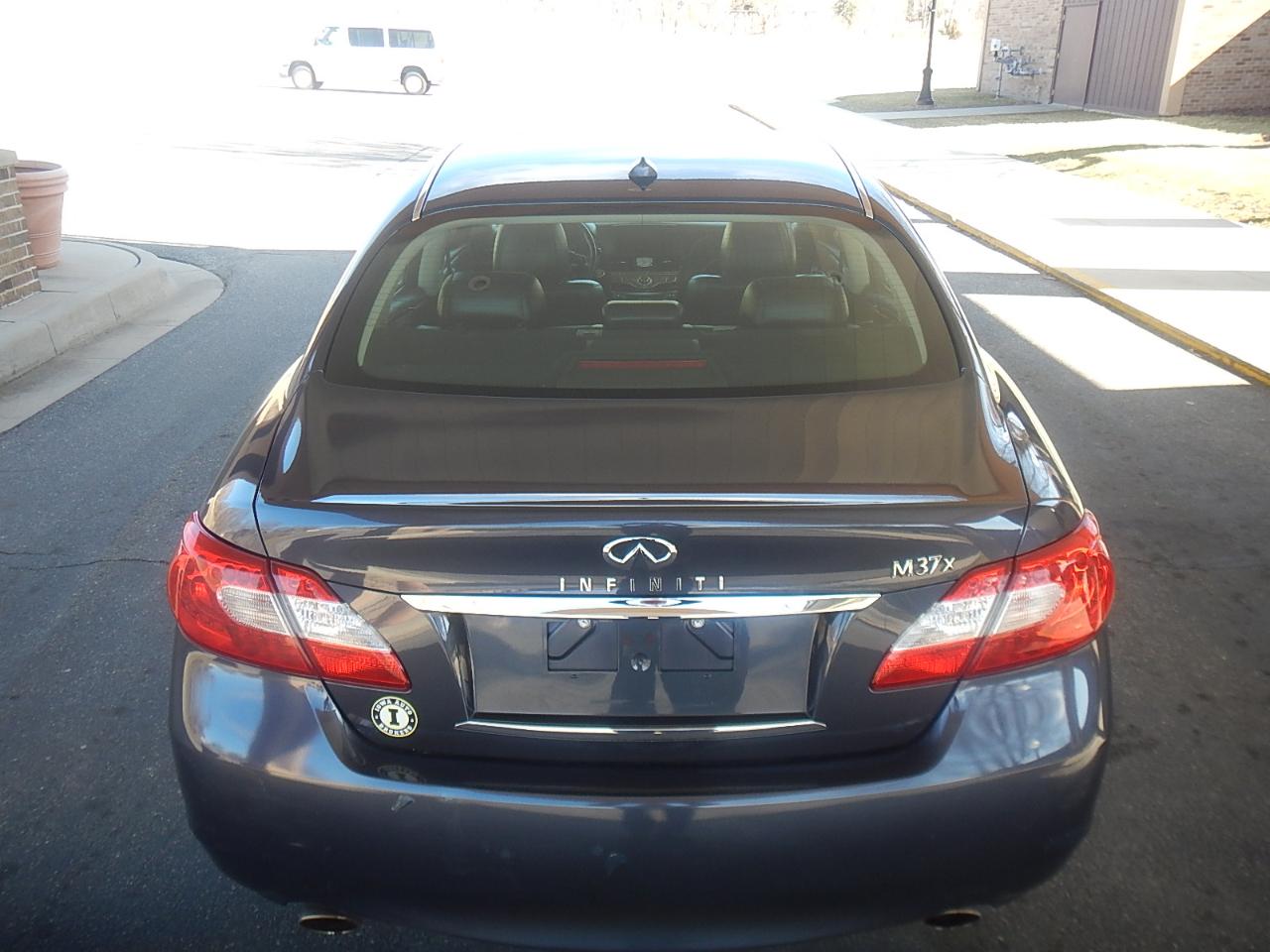 Infiniti M37 4D Sedan AWD 2011