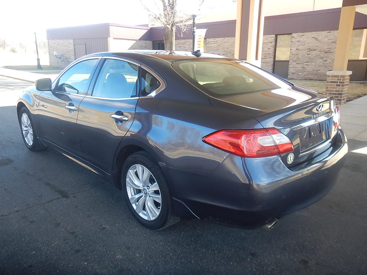 Infiniti M37 4D Sedan AWD 2011
