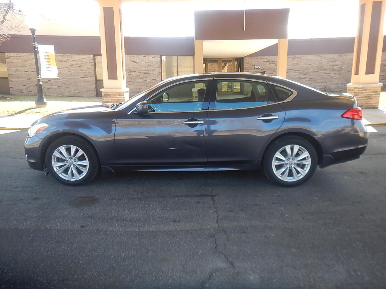 Infiniti M37 4D Sedan AWD 2011