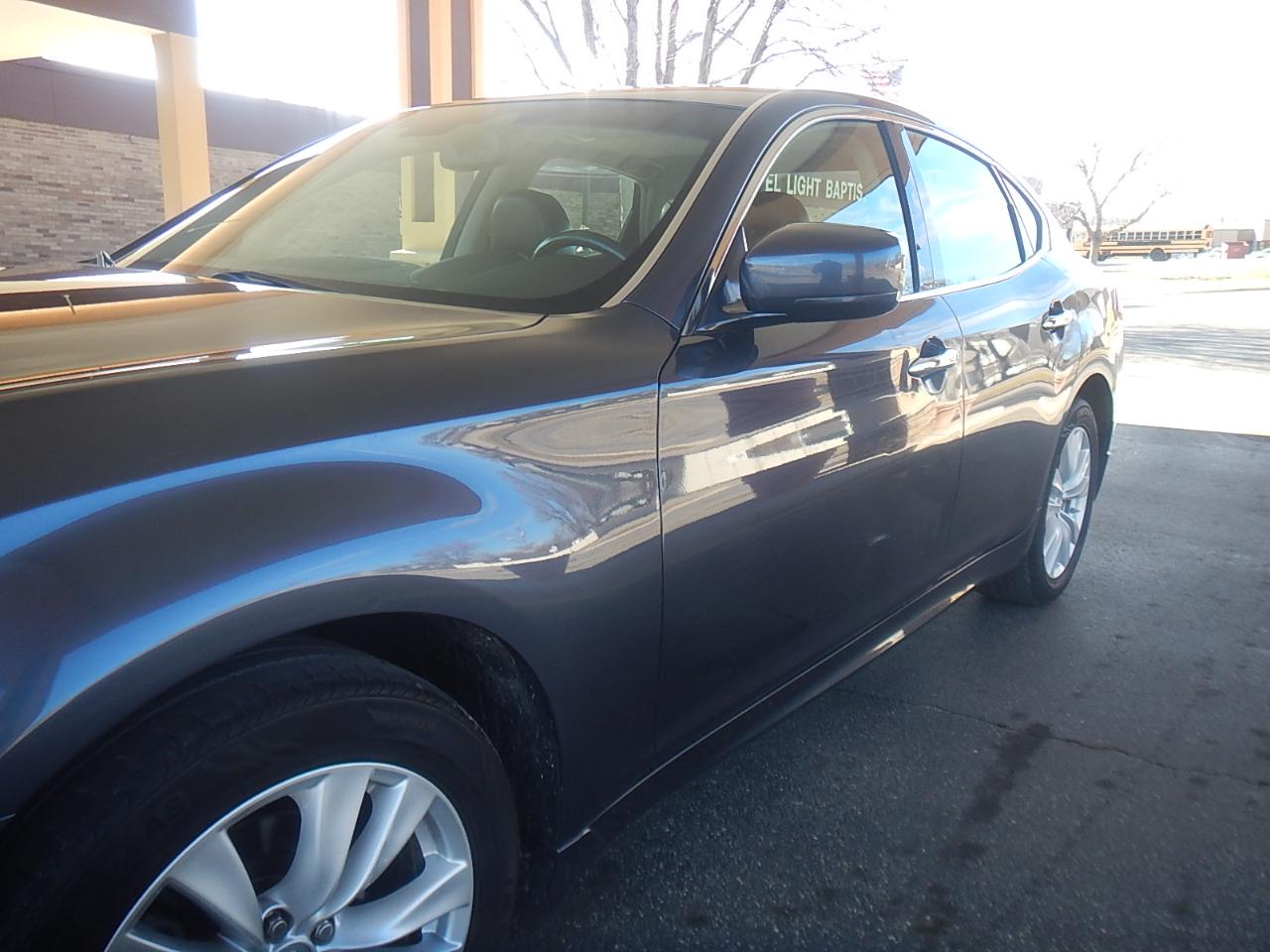 Infiniti M37 4D Sedan AWD 2011