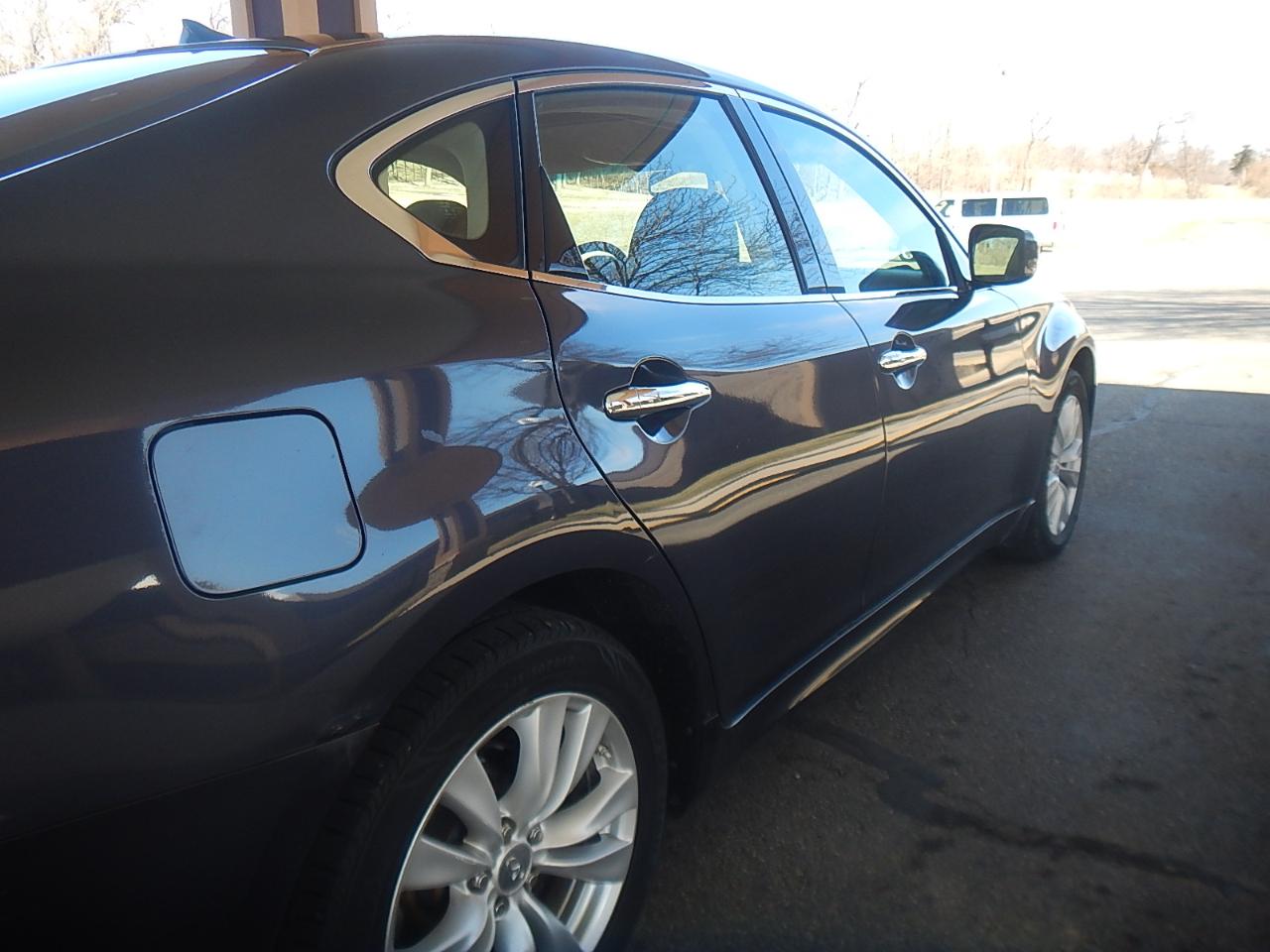 Infiniti M37 4D Sedan AWD 2011
