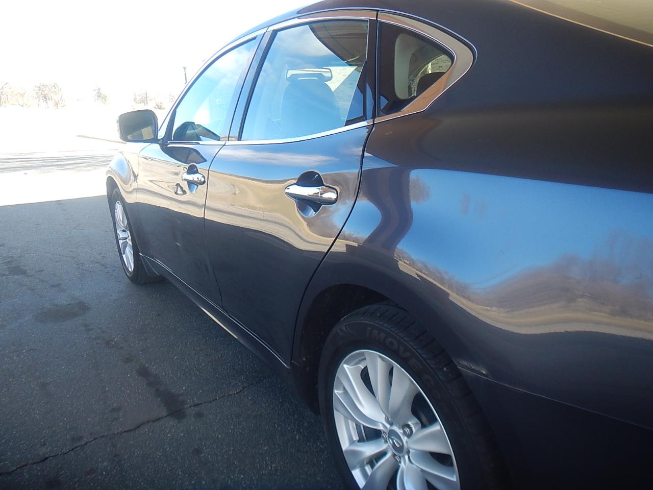 Infiniti M37 4D Sedan AWD 2011