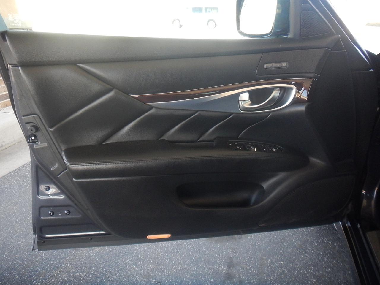 Infiniti M37 4D Sedan AWD 2011