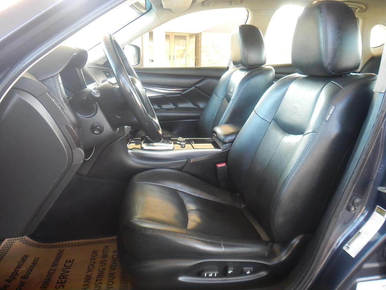 Infiniti M37 4D Sedan AWD 2011