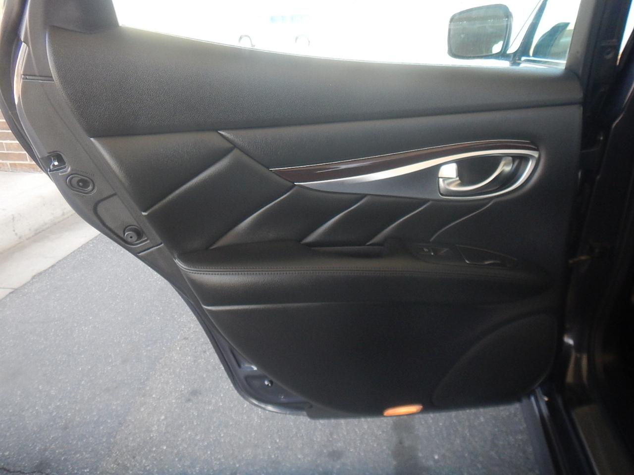 Infiniti M37 4D Sedan AWD 2011