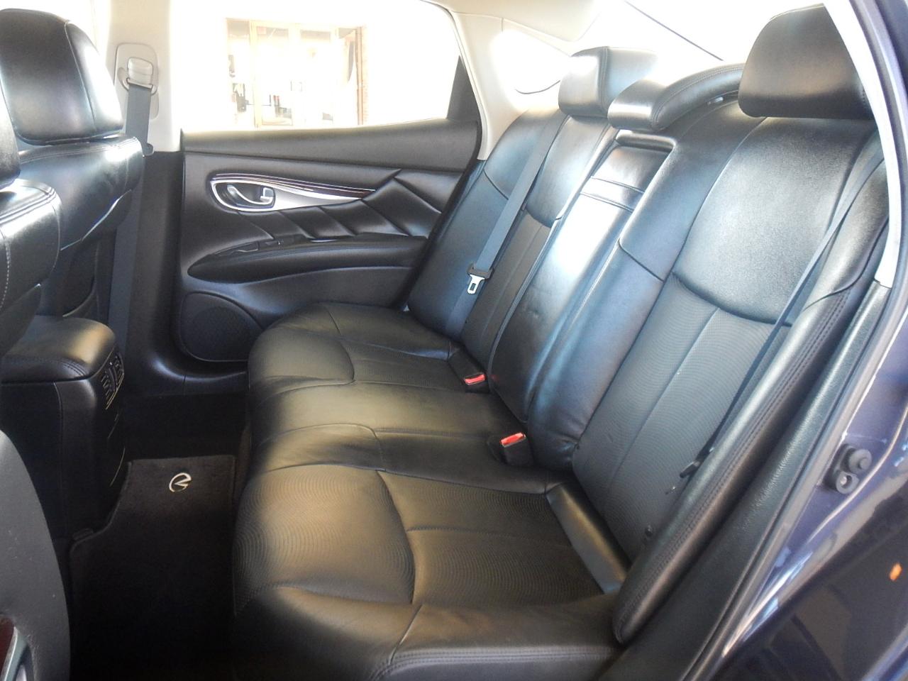 Infiniti M37 4D Sedan AWD 2011