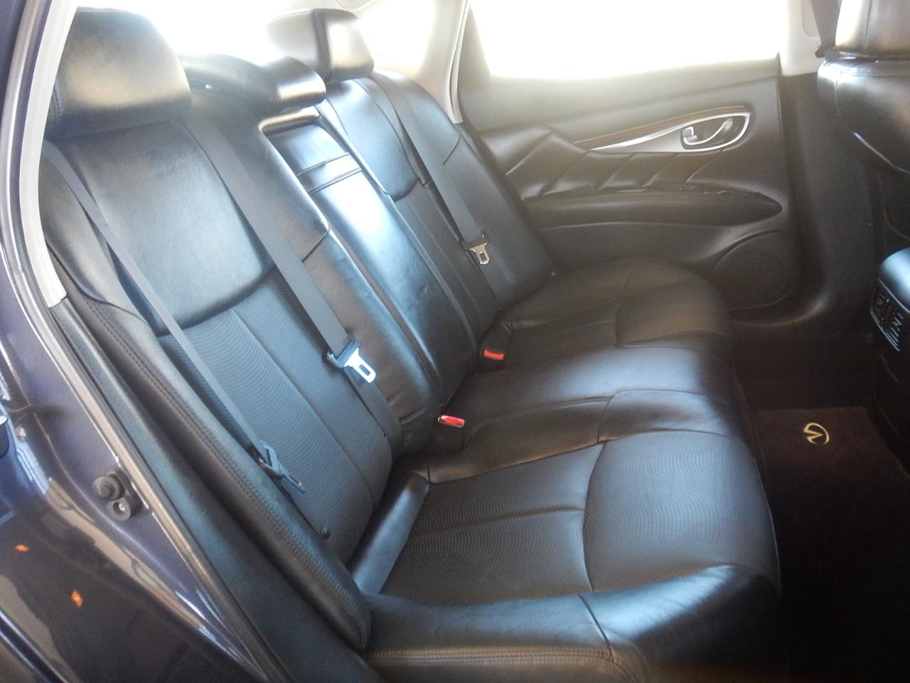 Infiniti M37 4D Sedan AWD 2011