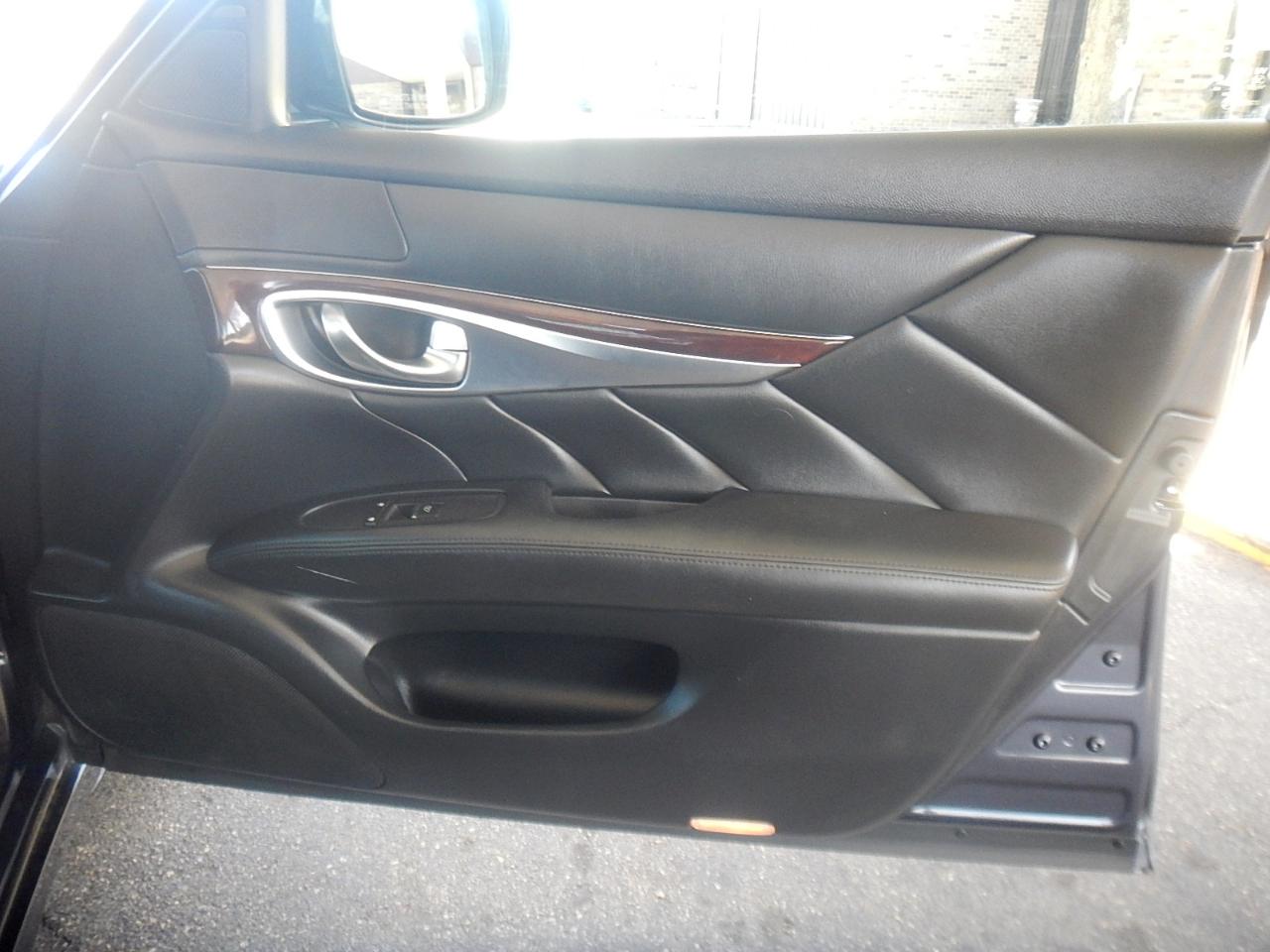 Infiniti M37 4D Sedan AWD 2011