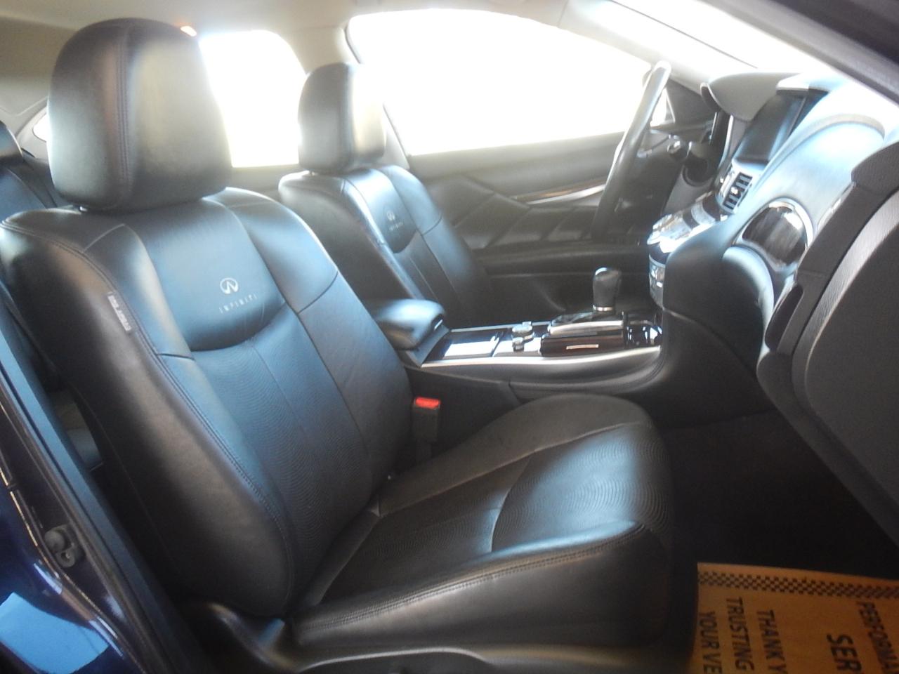 Infiniti M37 4D Sedan AWD 2011