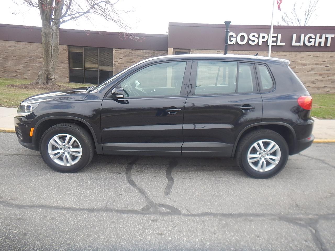 Volkswagen Tiguan S 4D SUV FWD 2013