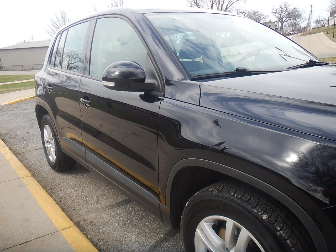 Volkswagen Tiguan S 4D SUV FWD 2013