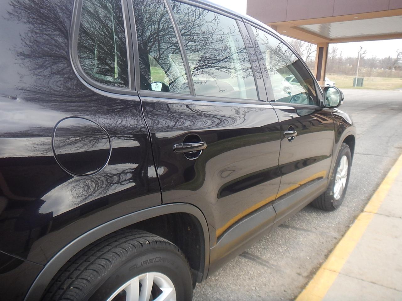 Volkswagen Tiguan S 4D SUV FWD 2013