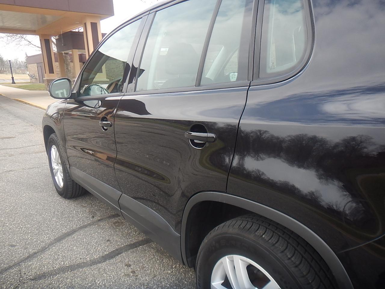 Volkswagen Tiguan S 4D SUV FWD 2013