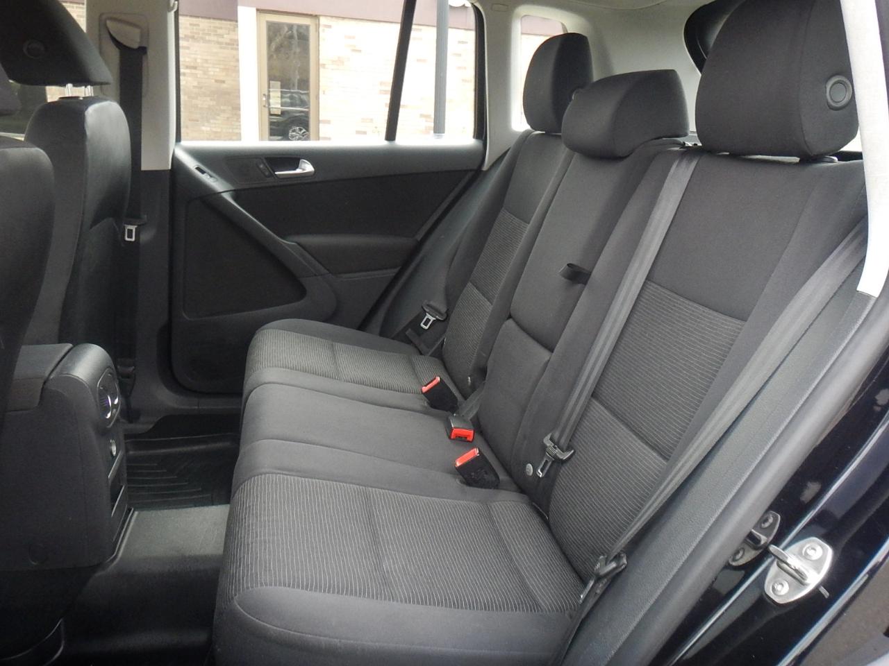 Volkswagen Tiguan S 4D SUV FWD 2013