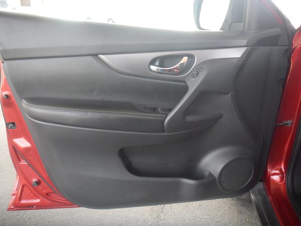 Nissan Rogue S 4D SUV AWD 2016