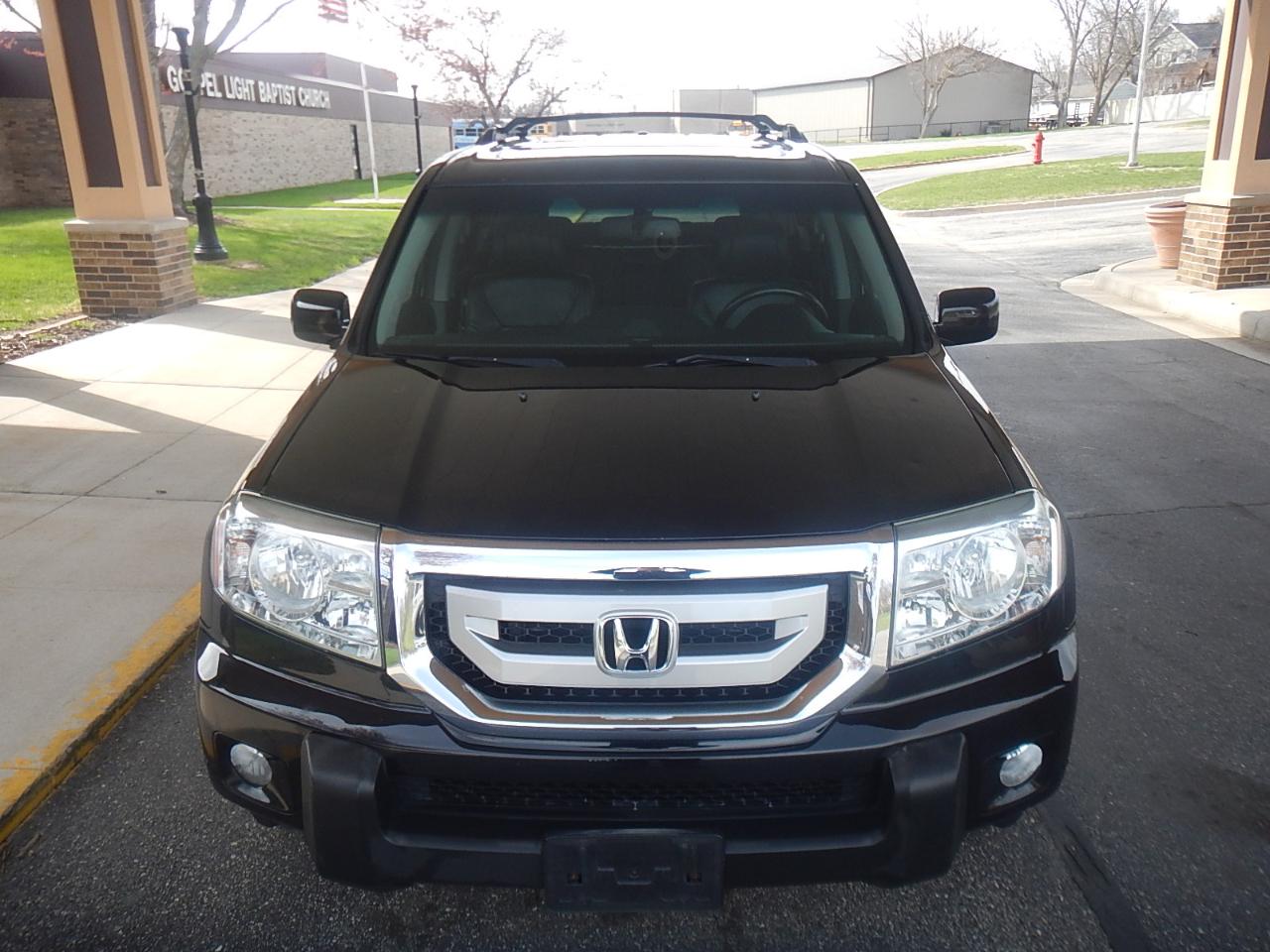 Honda Pilot Touring 4D SUV 4WD w/RES 2010