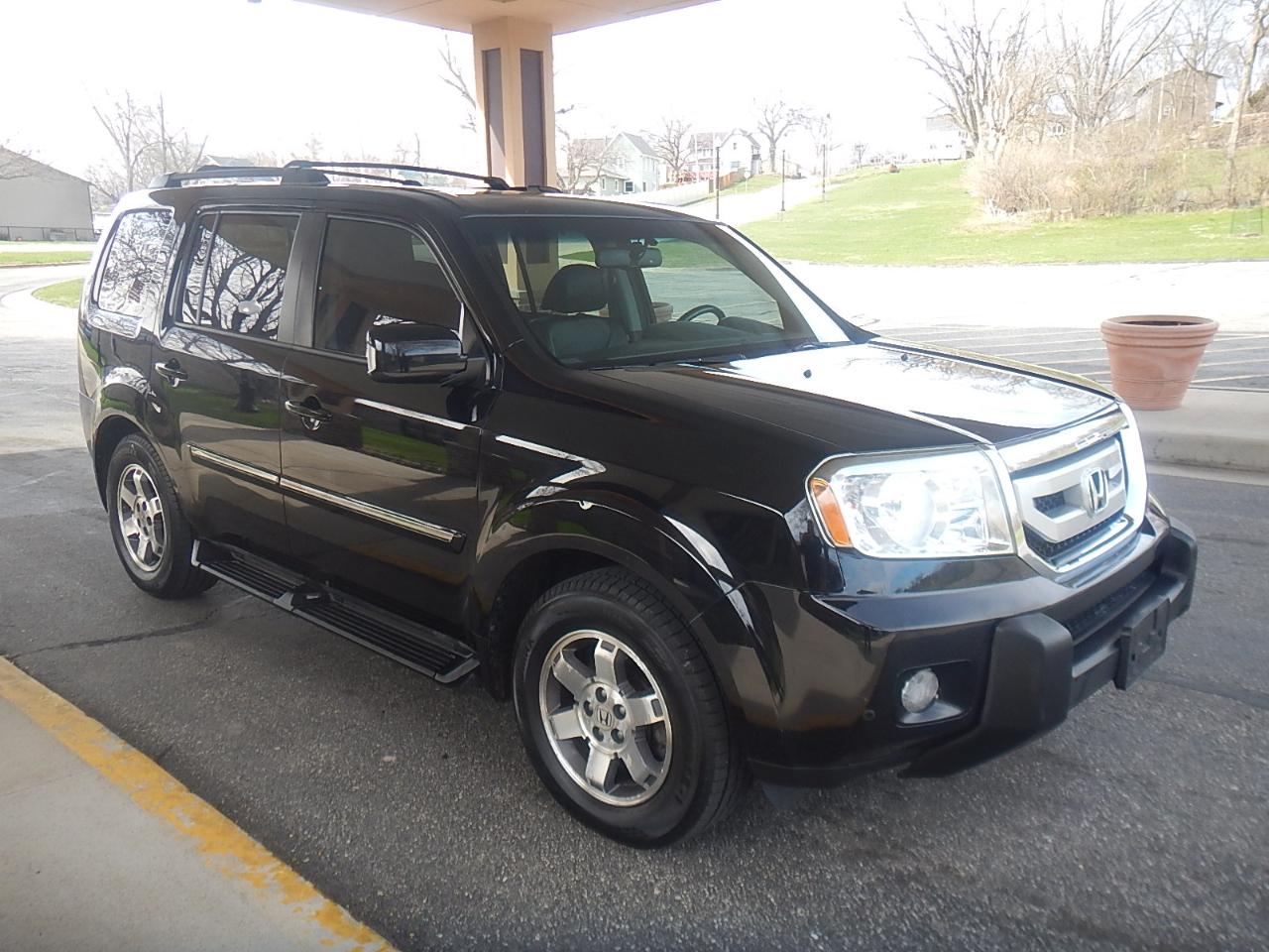Honda Pilot Touring 4D SUV 4WD w/RES 2010