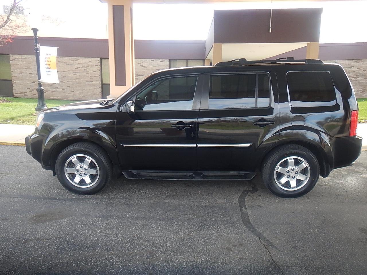 Honda Pilot Touring 4D SUV 4WD w/RES 2010