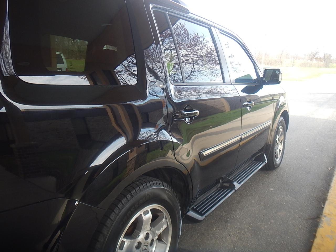 Honda Pilot Touring 4D SUV 4WD w/RES 2010