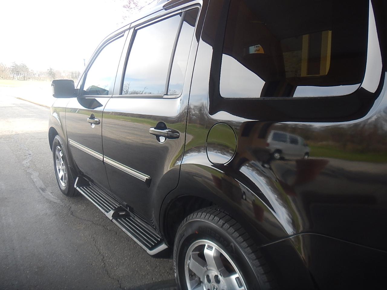 Honda Pilot Touring 4D SUV 4WD w/RES 2010