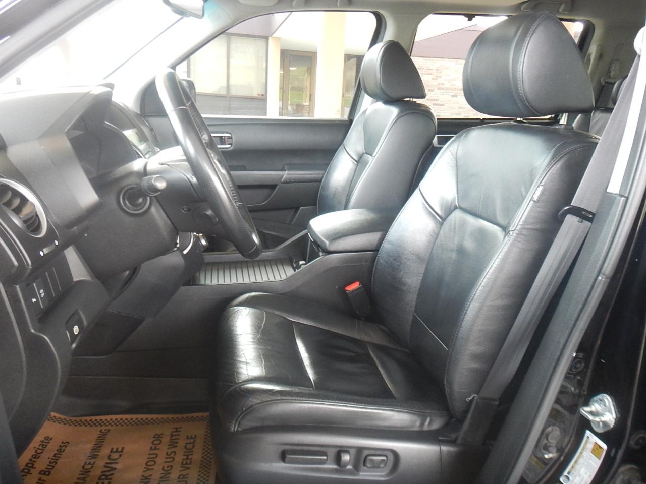 Honda Pilot Touring 4D SUV 4WD w/RES 2010