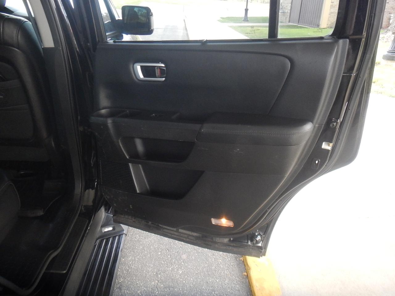 Honda Pilot Touring 4D SUV 4WD w/RES 2010