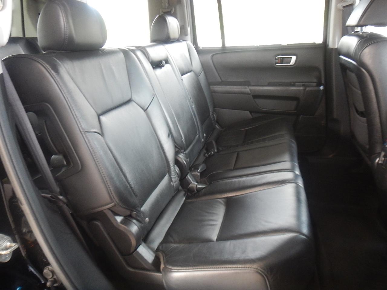 Honda Pilot Touring 4D SUV 4WD w/RES 2010