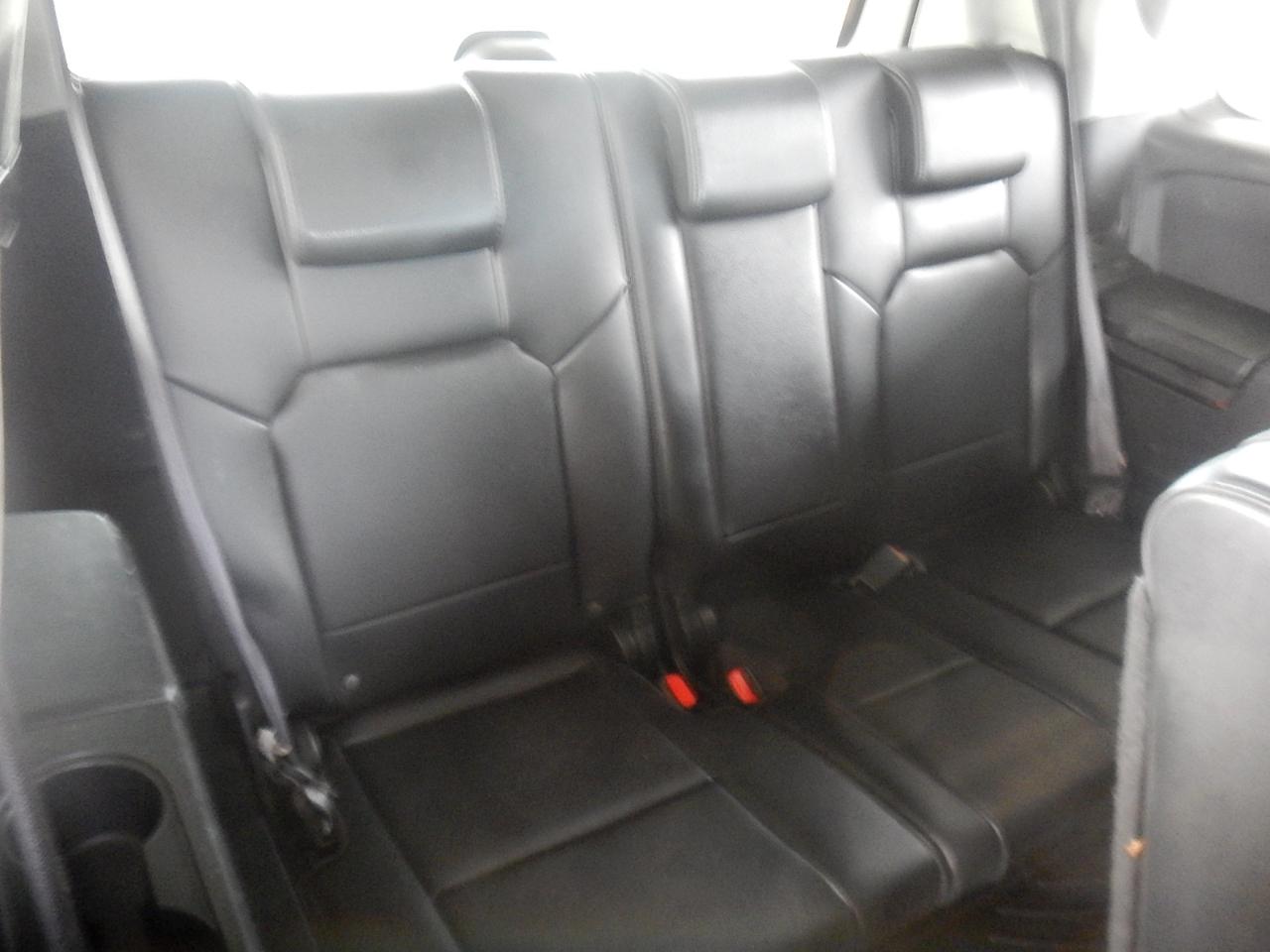 Honda Pilot Touring 4D SUV 4WD w/RES 2010