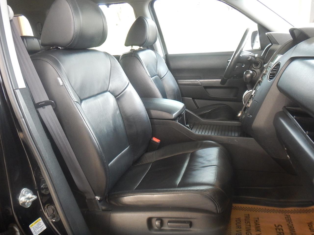 Honda Pilot Touring 4D SUV 4WD w/RES 2010