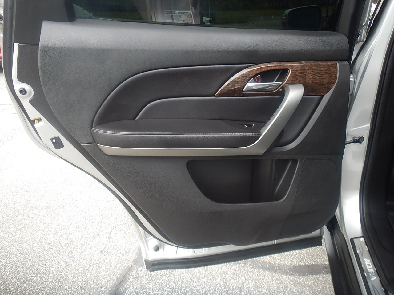 Acura MDX 6-Spd AT w/Advance Package 2011