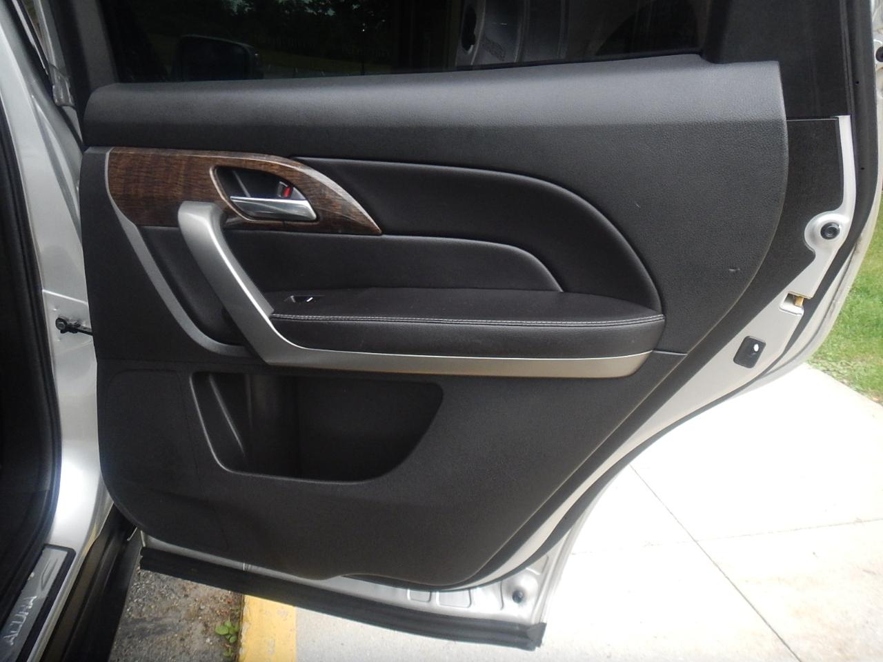 Acura MDX 6-Spd AT w/Advance Package 2011