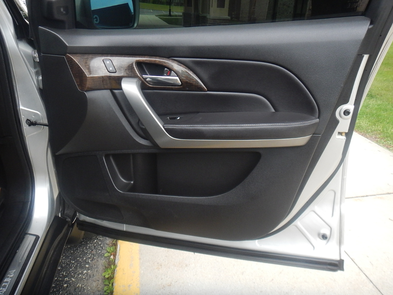 Acura MDX 6-Spd AT w/Advance Package 2011