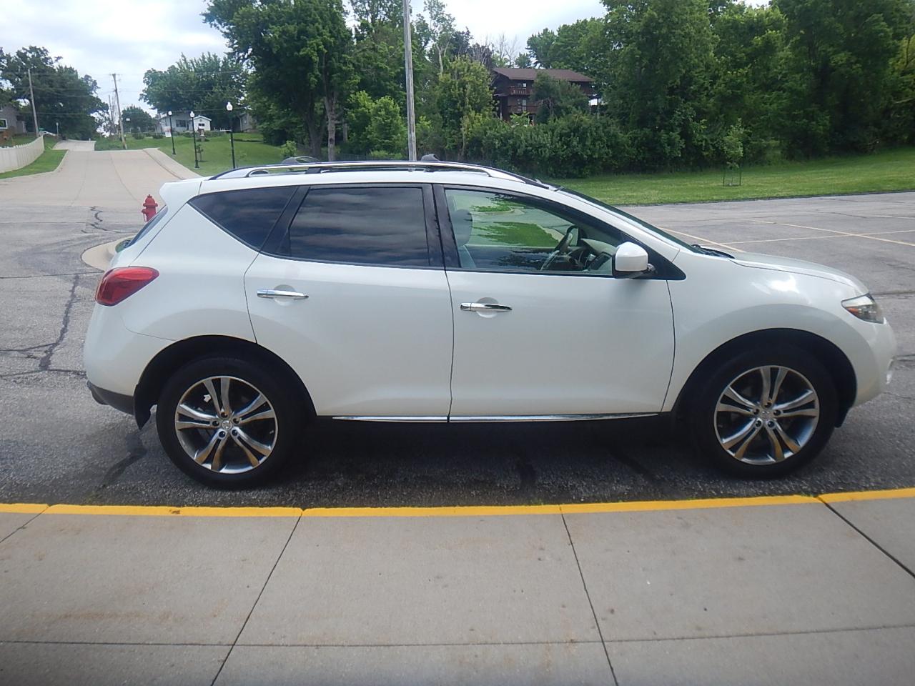 Nissan Murano LE 4D SUV AWD 2010