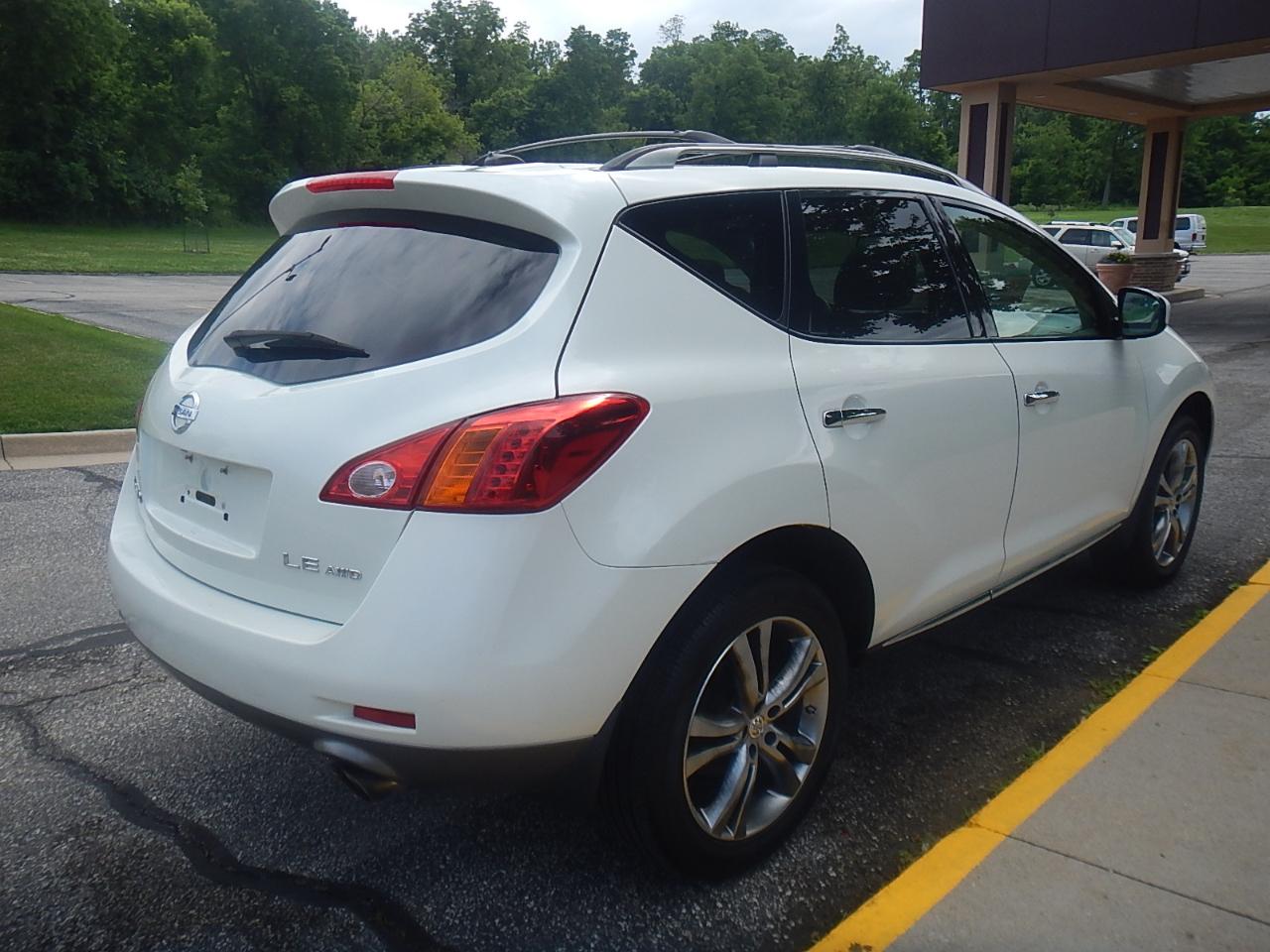 Nissan Murano LE 4D SUV AWD 2010